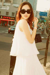 施主就讓貧僧C進(jìn)去吧