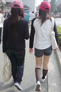 穿花蛺蝶深深見