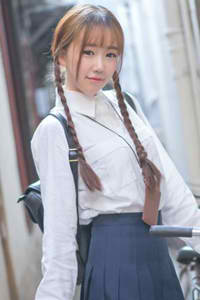 老頭猛吸女大學(xué)奶頭A片