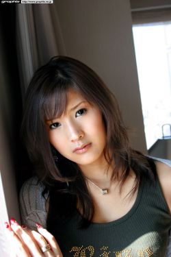 六年級(jí)小學(xué)生擠出白色的東西圖片