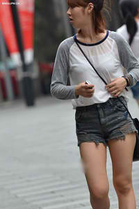 《波多野結(jié)字衣中文字幕》